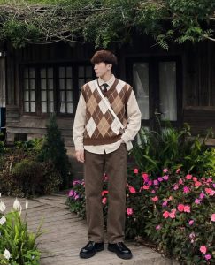 Outfit 2 - Phong cách retro-nghệ thuật